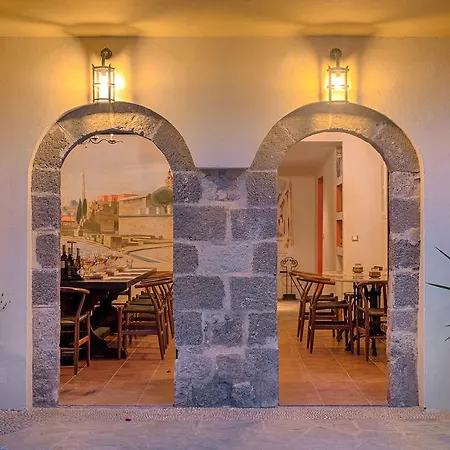Zacosta - A Heritage Couette-café Rhodes City